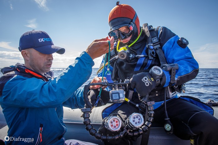 одготовка водолазного катера для проведения работ по изучению затонувшего объекта