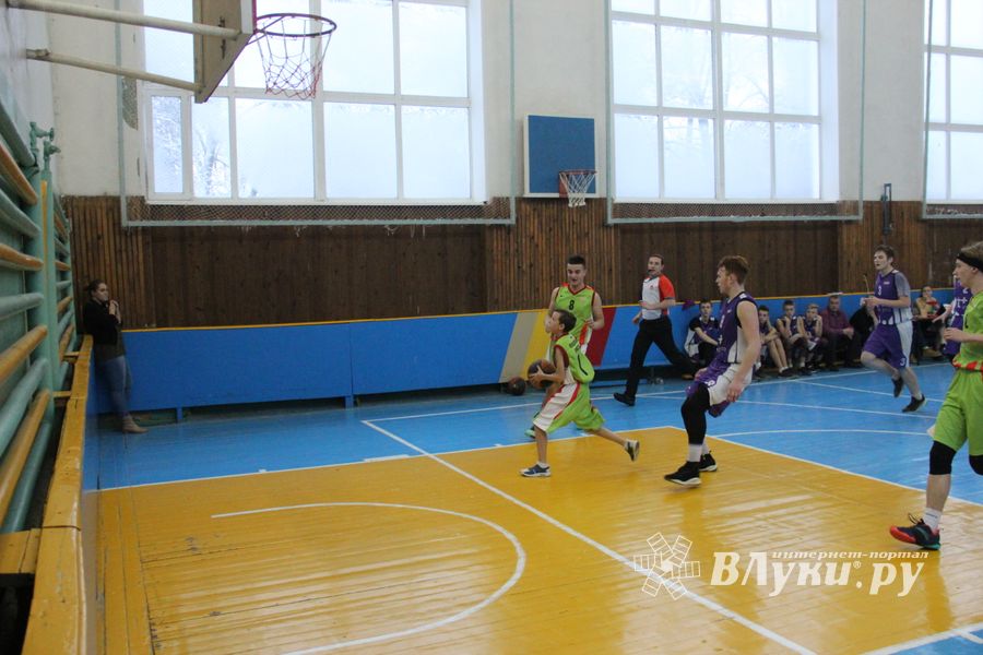 В Великих Луках прошёл дивизиональный этап лиги «КЭС-БАСКЕТ» (ФОТО)