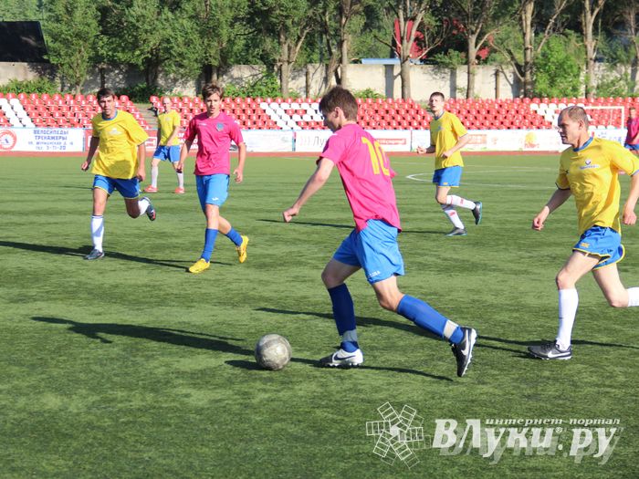 В Великих Луках команда «КПРФ» обыграла команду «Спартака» (фото)