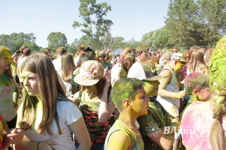 Яркие эмоции «ColorFest» в Великих Луках (ФОТО)