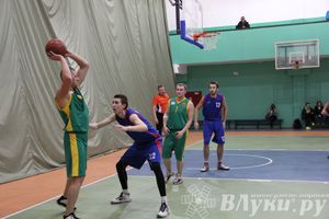 Команда «Экспресс» стала обладательницей Кубка г. Великие Луки по баскетболу