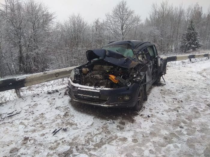 В Великолукском районе фура вылетела на встречу легковушке (ФОТО)