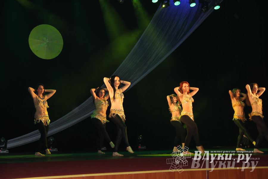 В ДК ЛК прошел музыкально-танцевальный спектакль «Босиком по млечному пути» (фото)