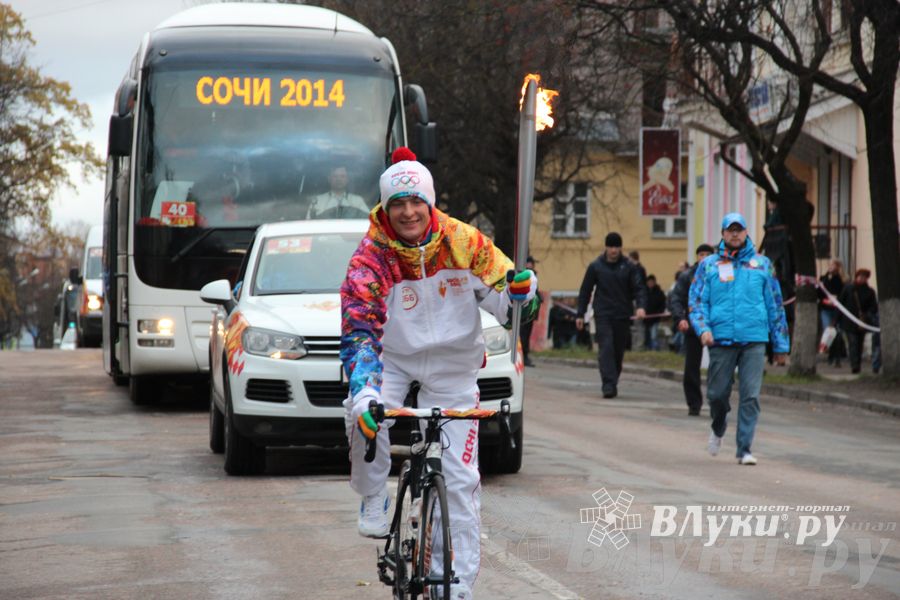 Эстафета Олимпийского огня в Изборске и Пскове