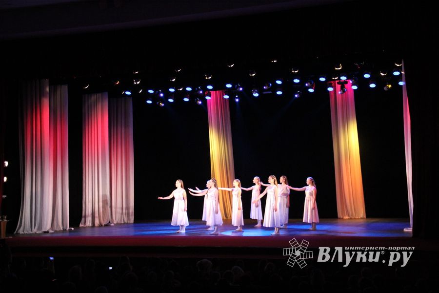 «Великолукская Веснянка» на сцене ДК ЛК