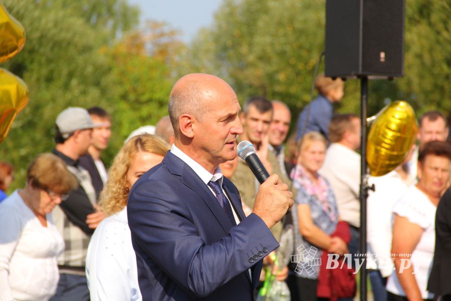 1 сентября в школах Великих Лук прошли Торжественные линейки (ФОТО)