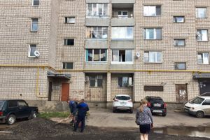 Великолучан беспокоит озеро во дворе дома (ФОТО)