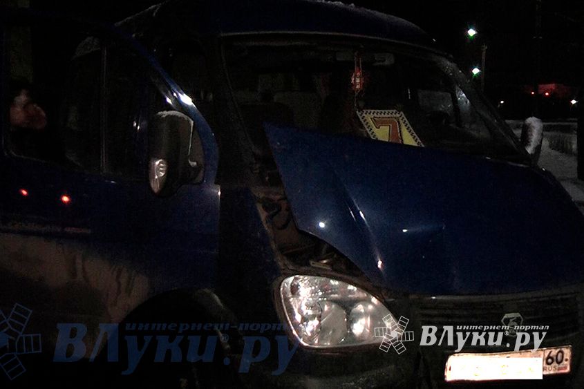 В Великих Луках пьяный водитель Газели врезался в дерево (фото)