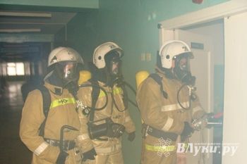 Пожарные тушили возгорание в одной из палат терапевтического отделения Пыталовской районной больницы (фото)