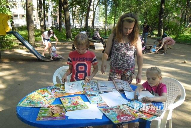 В Великих Луках открылся летний читальный зал (фото)