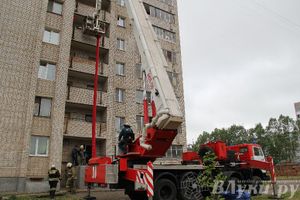 В Великих Луках прошли областные соревнования среди пожарных по спасению пострадавших