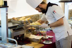 Как новый бизнес поселился в старом здании или История успеха великолучанина (ФОТО)