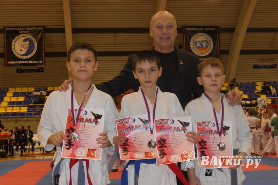 Великолучане привезли серебро с соревнований по каратэ (фото)