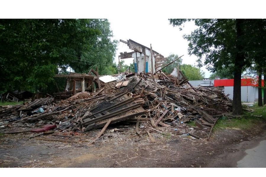 В Великих Луках снесенные дома превращаются в свалки (ФОТО)