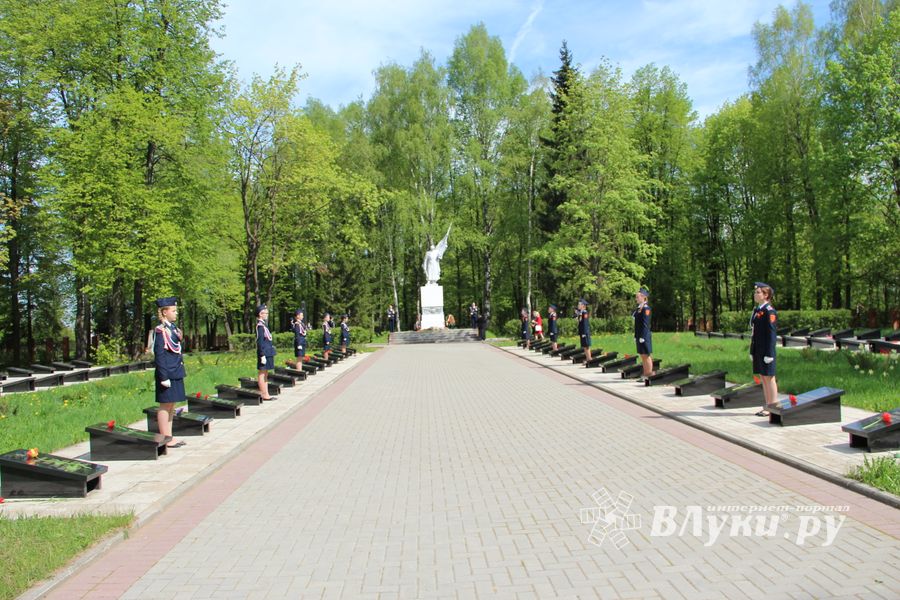 В Великих Луках прошел торжественный митинг в честь 9 мая (ФОТО)