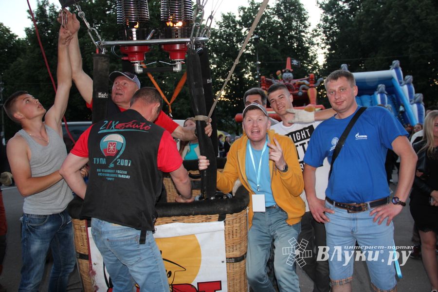 22-я Международная встреча воздухоплавателей завершилась традиционным ночным свечением аэростатов (ФОТО)