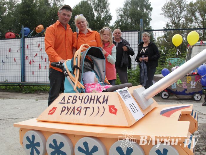 «Парад детских колясок» в День семьи, любви и верности (ФОТО)