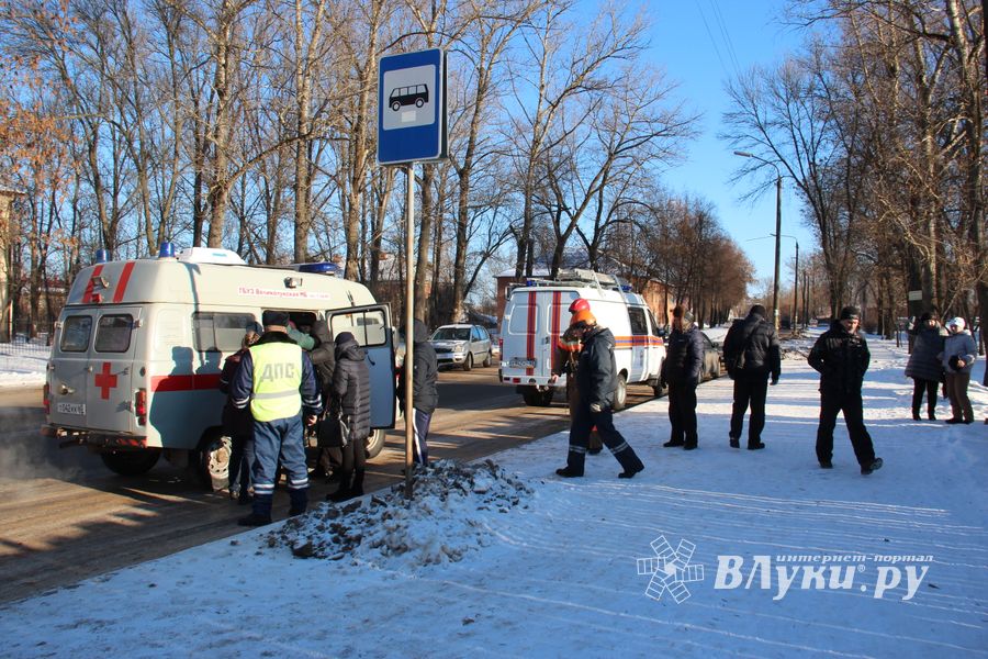 Лобовое столкновение на пр-те Гагарина в Великих Луках (ФОТО)