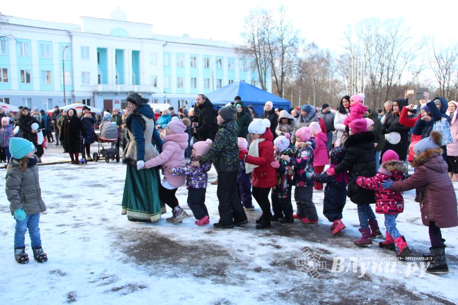 Масленичные гуляния прошли в Великих Луках (ФОТО)