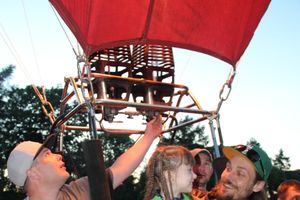 22-я Международная встреча воздухоплавателей завершилась традиционным ночным свечением аэростатов (ФОТО)