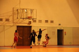 Великолукские баскетболистки борются за Кубок города (ФОТО)