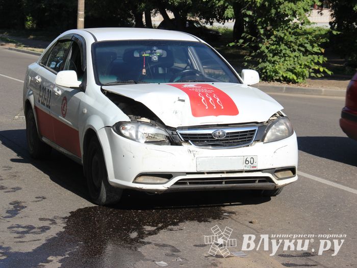 ДТП на улице Малышева в Великих Луках (ФОТО)