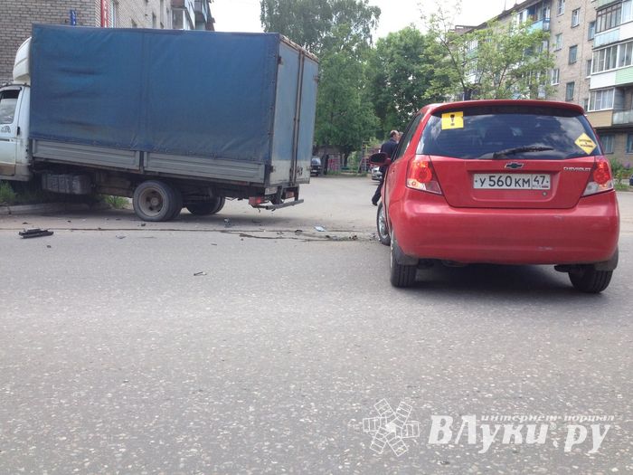 Фотофакт: ДТП на Холмской Великих Луках