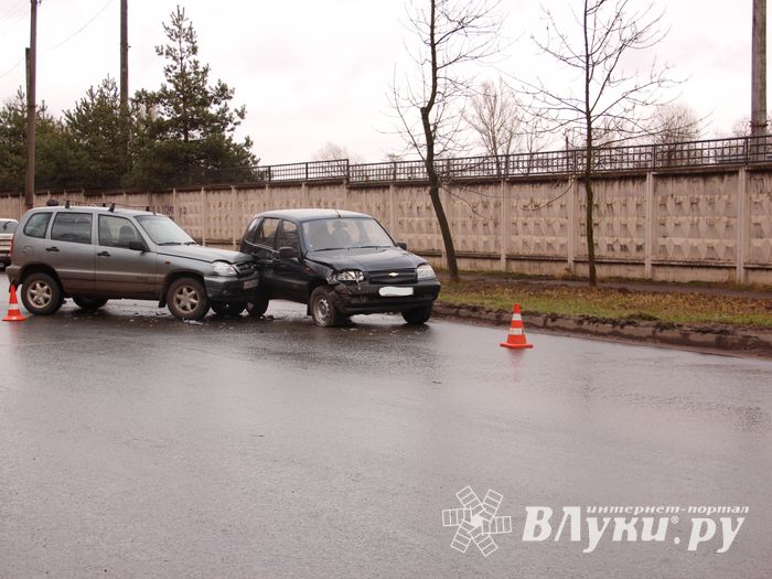 Фотофакт: ДТП на проспекте Гагарина в Великих Луках