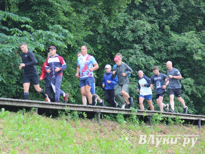 Великолучане провели зарядку с чемпионом (ФОТО)
