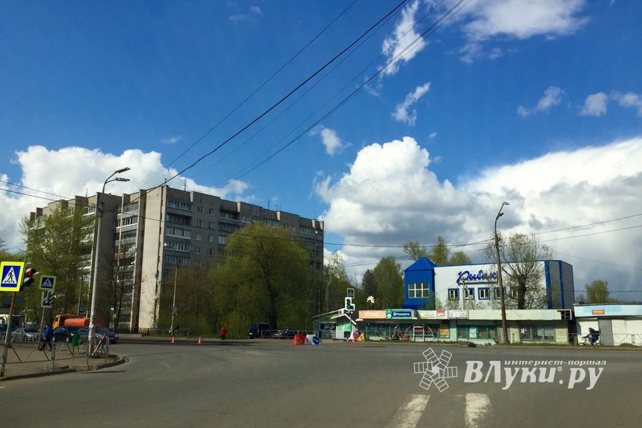 В Великих Луках ремонтируют дороги (ФОТО)