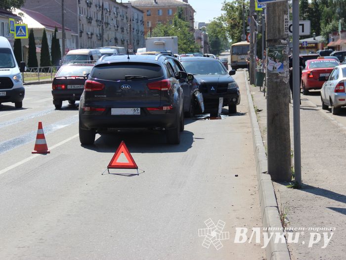 ДТП возле Смоленского рынка (ФОТО)