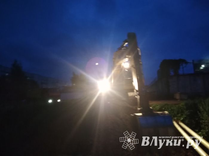 Великолукскую семью вновь превращают в робинзонов (ФОТО)