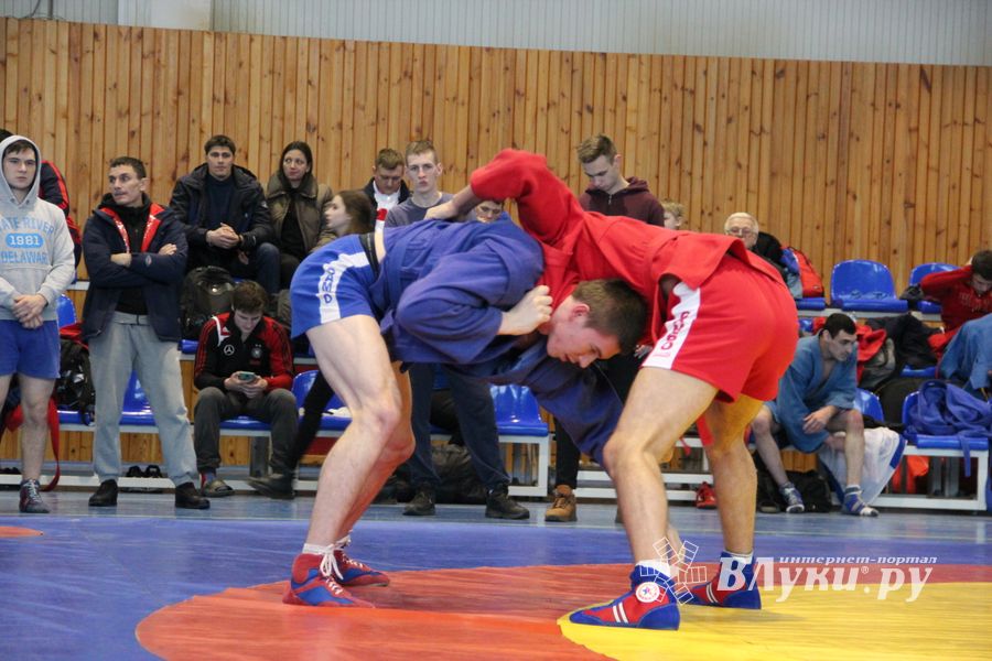 Всероссийские соревнования по самбо проходят в Великих Луках (ФОТО, 0+)