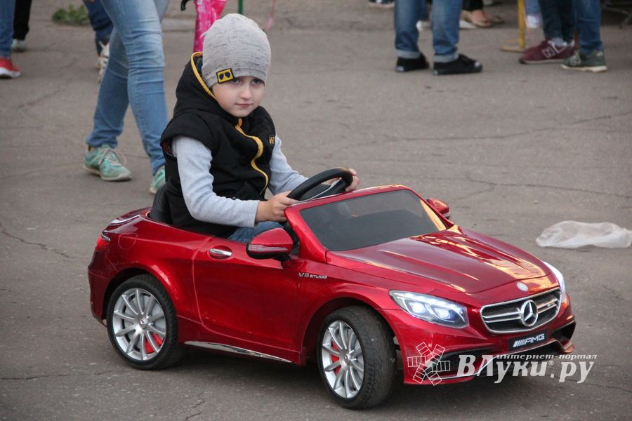 День города: концерт, аэростаты и салют (ФОТО)