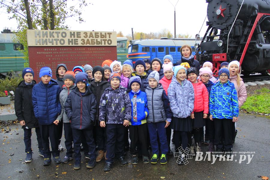 Великолукские школьники почувствовали себя машинистами (ФОТО)