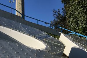 В Великих Луках опять разбили памятный знак (ФОТО)