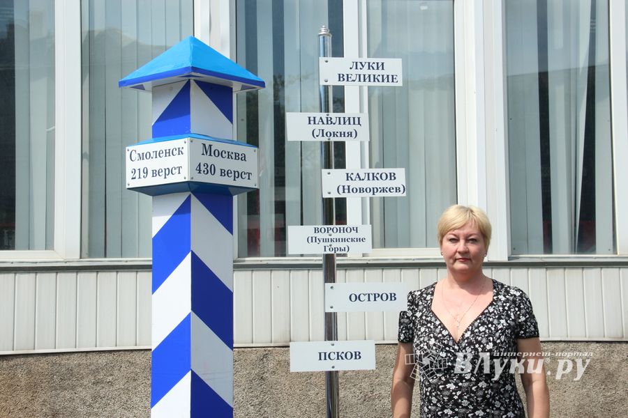 «Верстовой столб»  установлен у здания Главпочтамта на улице Зверева