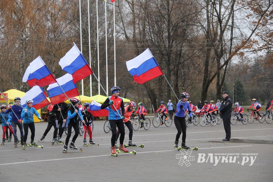 Великие Луки отметили День народного единства (фоторепортаж)