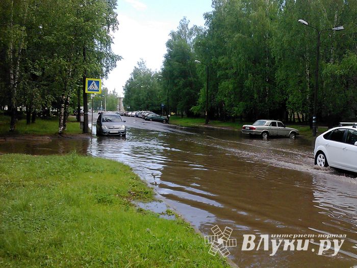 Проспект Гагарина «поплыл» (ФОТО)