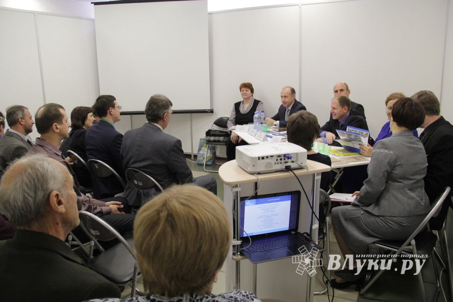 Шестая великолукская универсальная выставка открылась в Великих Луках (фото + видео)