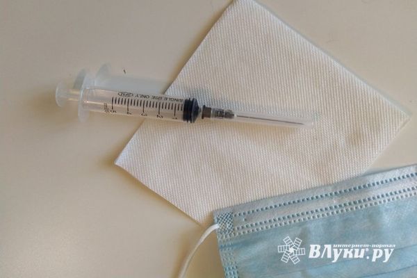Старшую медсестру одной из больниц Великих Лук будут судить за мошенничество