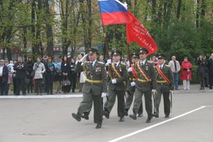 В Великих Луках прошел Военный парад