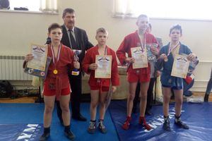 Великолукские спортсмены привезли награды со Смоленского турнира по самбо (ФОТО)