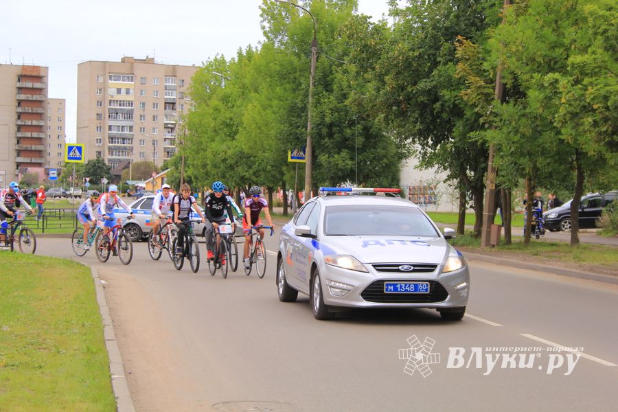 В Великих Луках прошёл Велопарад (ФОТО)