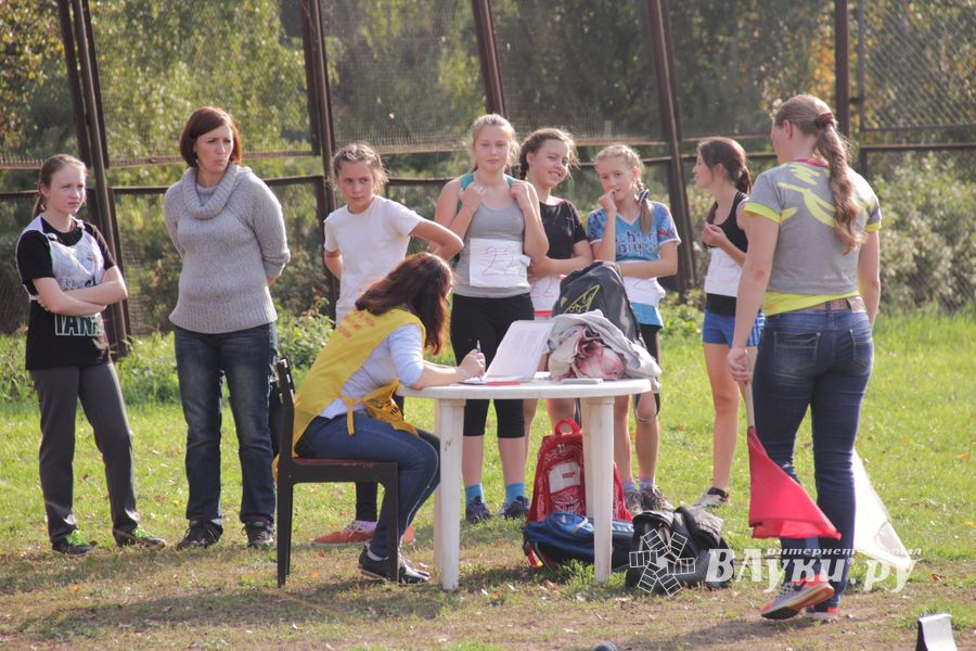 В Великих Луках состоялись соревнования «Шиповка юных» (фото)
