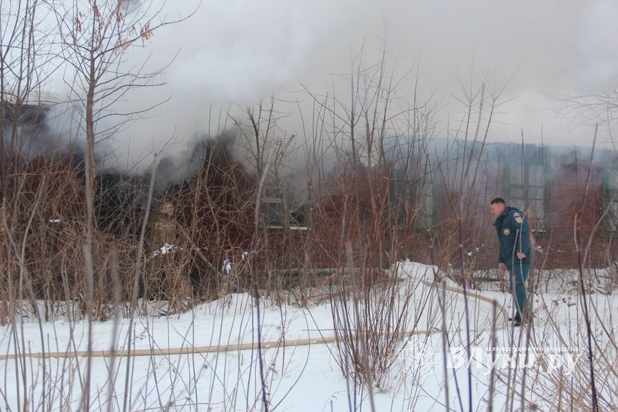 В Великих Луках горел жилой барак (ФОТО)
