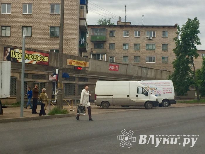 Сегодня после обеда на Гагарина в Великих луках заработают новые светофоры (ФОТО)