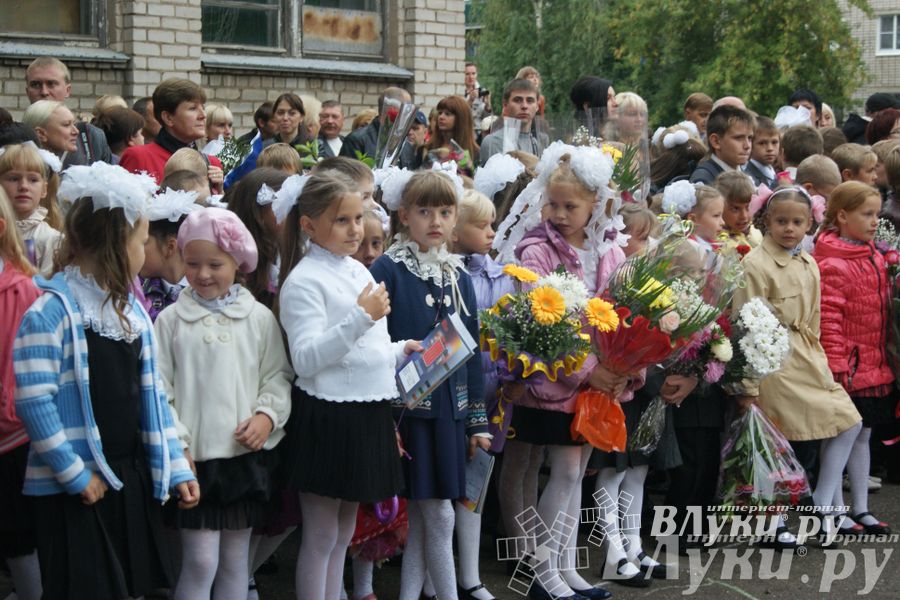 Школы города отметили 1 сентября (фото)