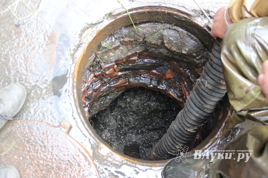 На пр. Гагарина устраняют аварию на водопроводе (ФОТО)