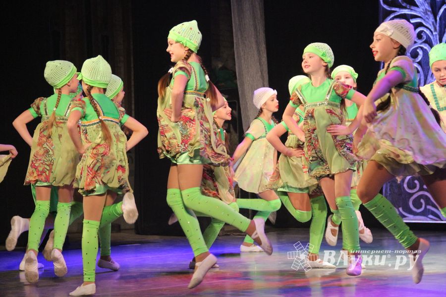 Юные артисты ГДК им. Ленина поздравили мам с праздником (ФОТО)